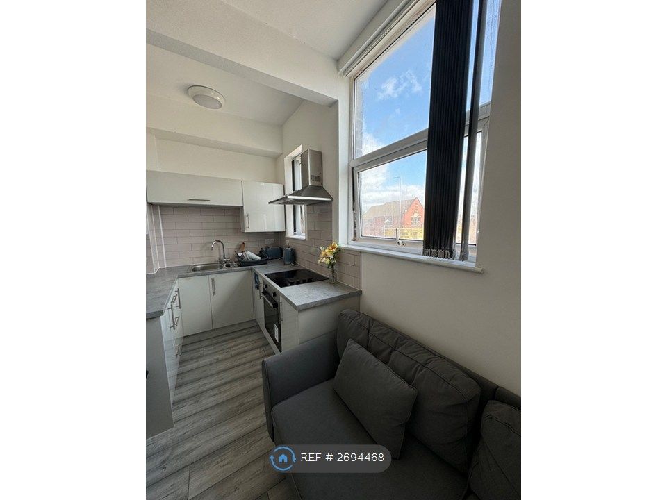 Property photo 3 of 24 Kitchen/ Lounge