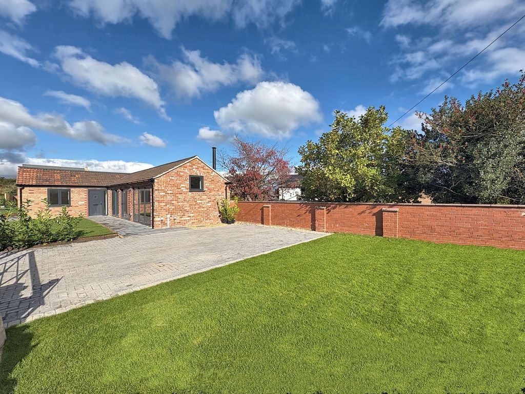 Property photo 3 of 14 Front Garden &amp; Driveway