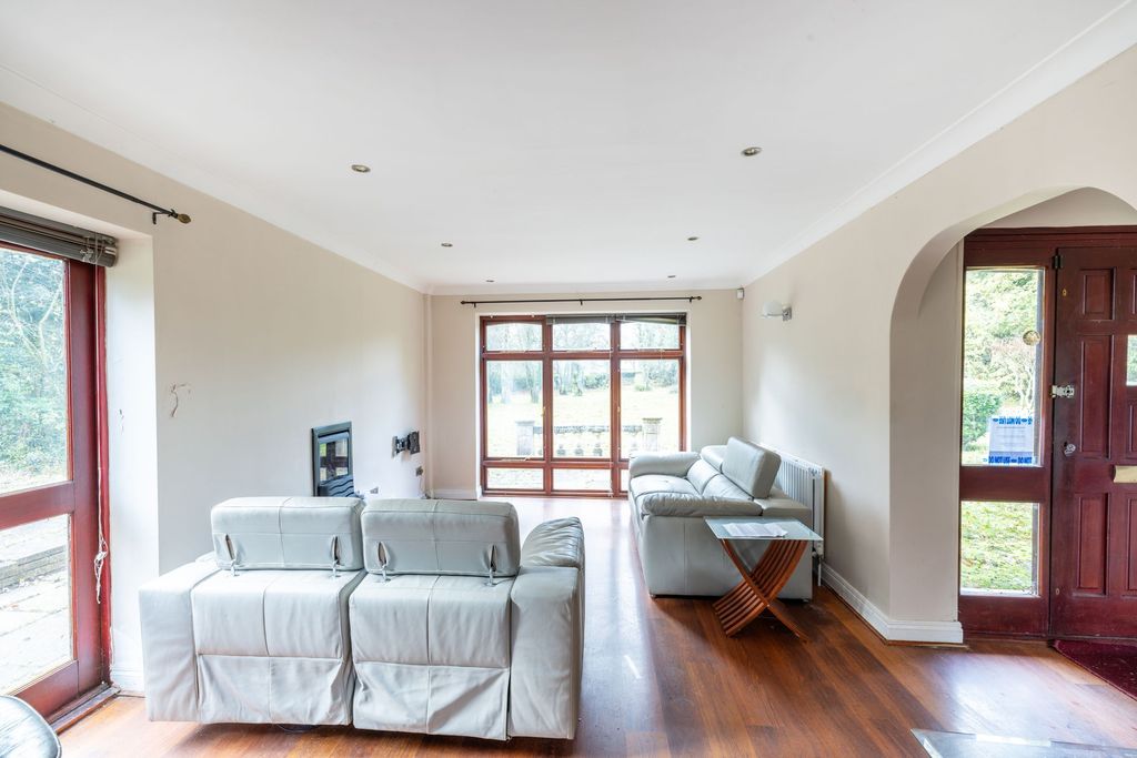 Property photo 3 of 10