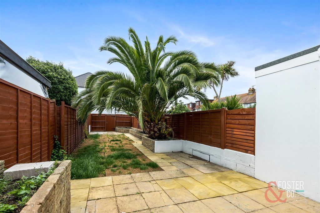 Property photo 2 of 23 Wolesley Road 33-017.Jpg