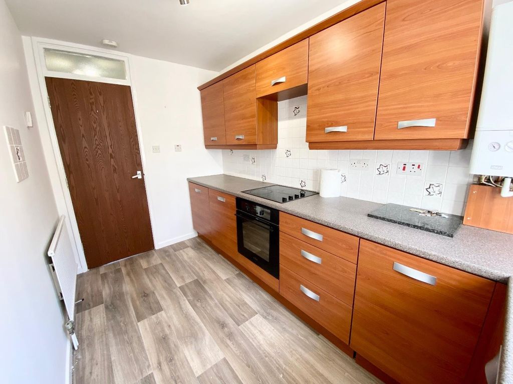 Property photo 3 of 10 Dining Kitchen