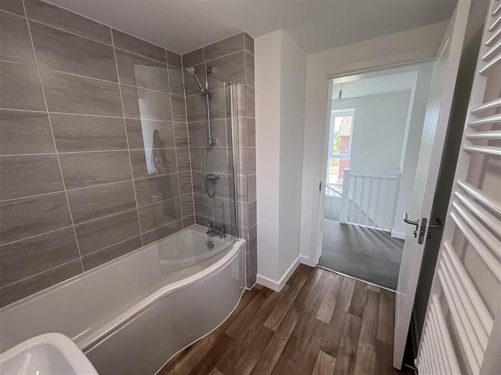 Property photo 1 of 9 Bathroom