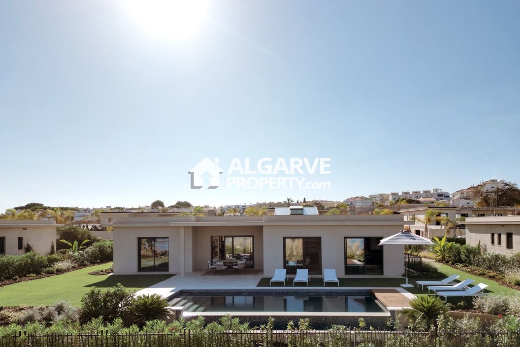 Property photo 1 of 24 4 Bedroom Luxury Villa In The Premier Private Villa Resort In Faro