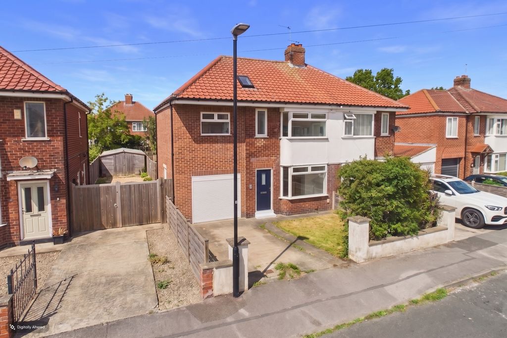 Property photo 1 of 17 Cam02279G0-Pr0163-Still002-001