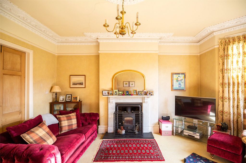 Property photo 3 of 28 Picture No. 05