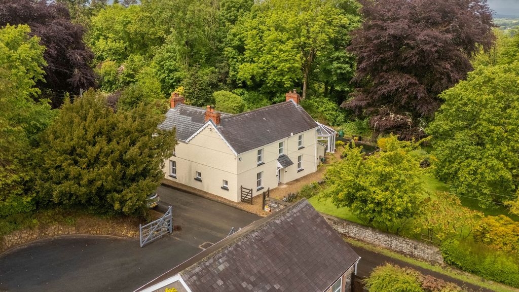 Property photo 3 of 69