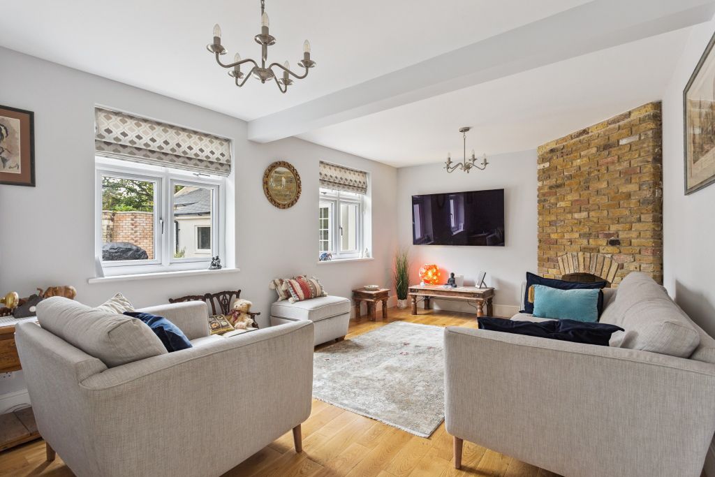 Property photo 2 of 17