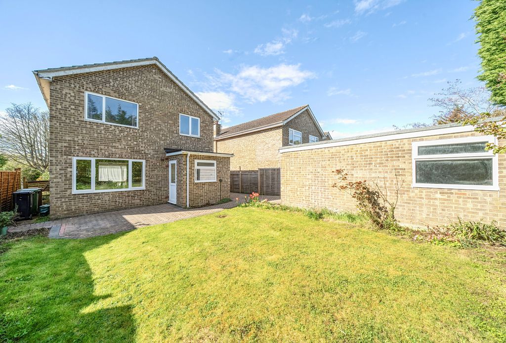 Property photo 3 of 13 1432934-3-69Cbb00...