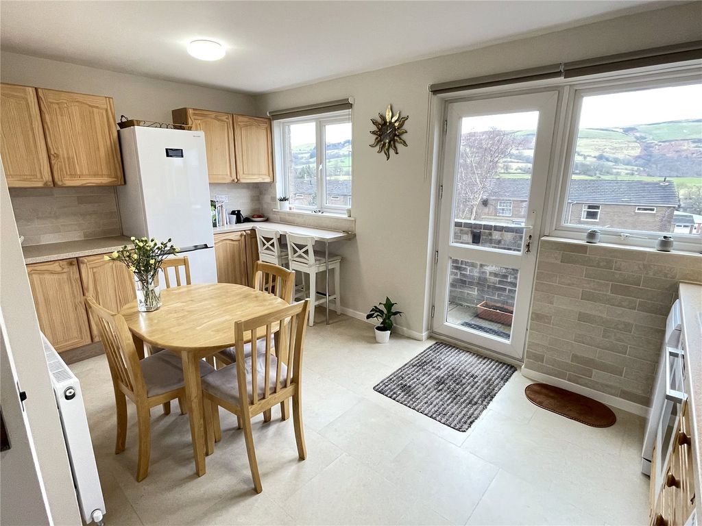 Property photo 2 of 15 Picture No. 11