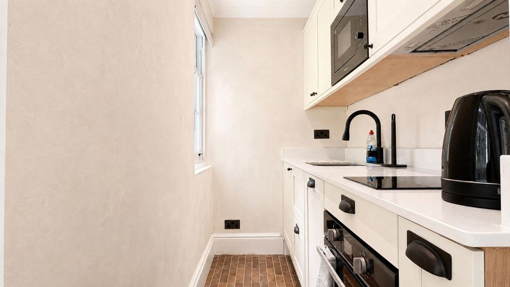 Property photo 3 of 16 Kitchen