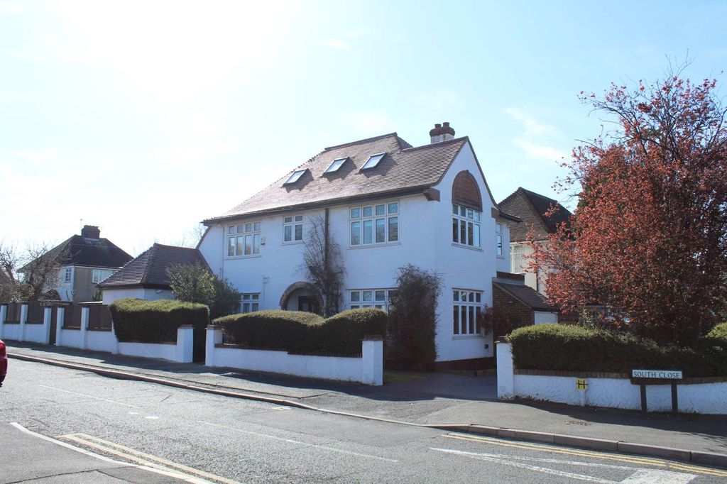 Property photo 1 of 17 External