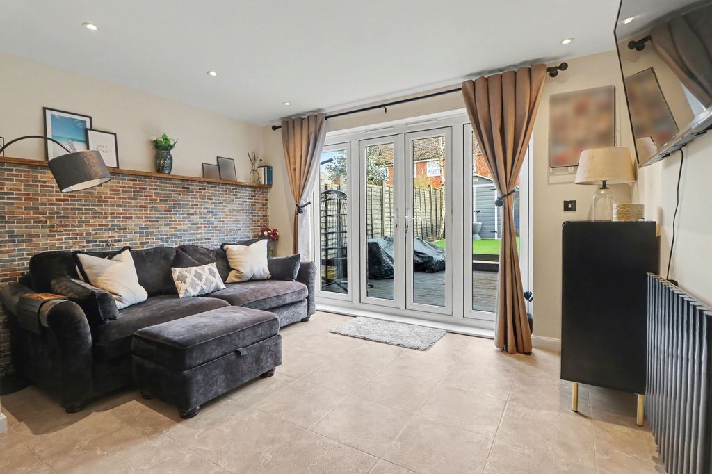 Property photo 3 of 18