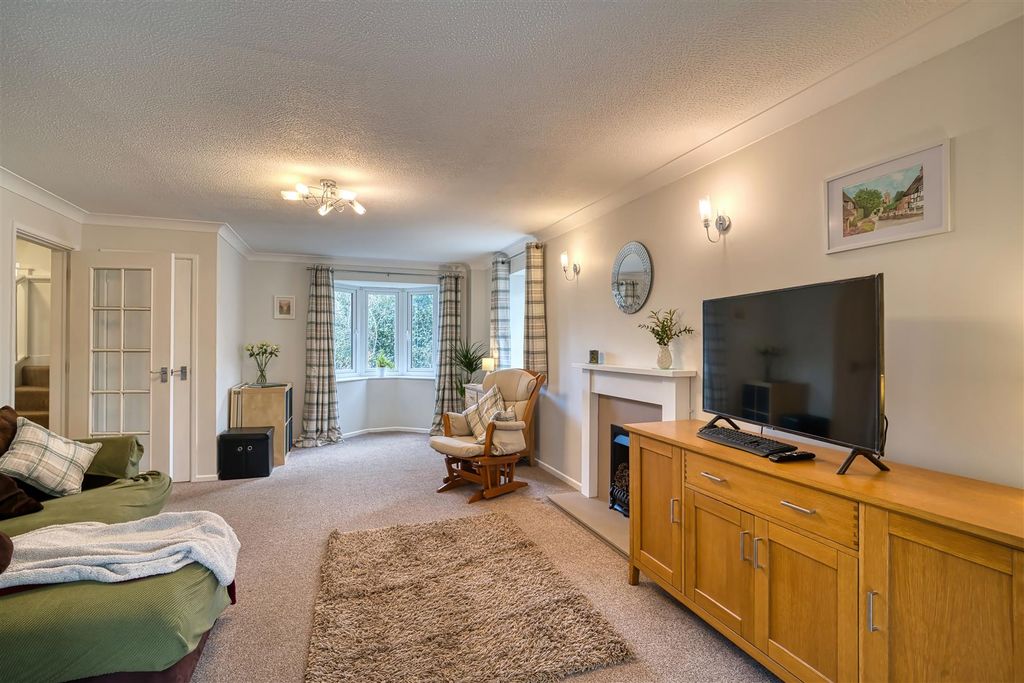 Property photo 3 of 11 Sitting Room