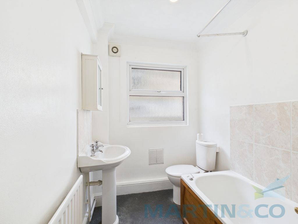 Property photo 3 of 15 Bathroom