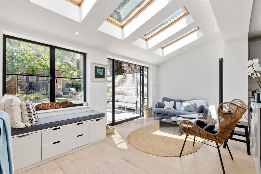 Property photo 3 of 19 Open Plan Kitchen