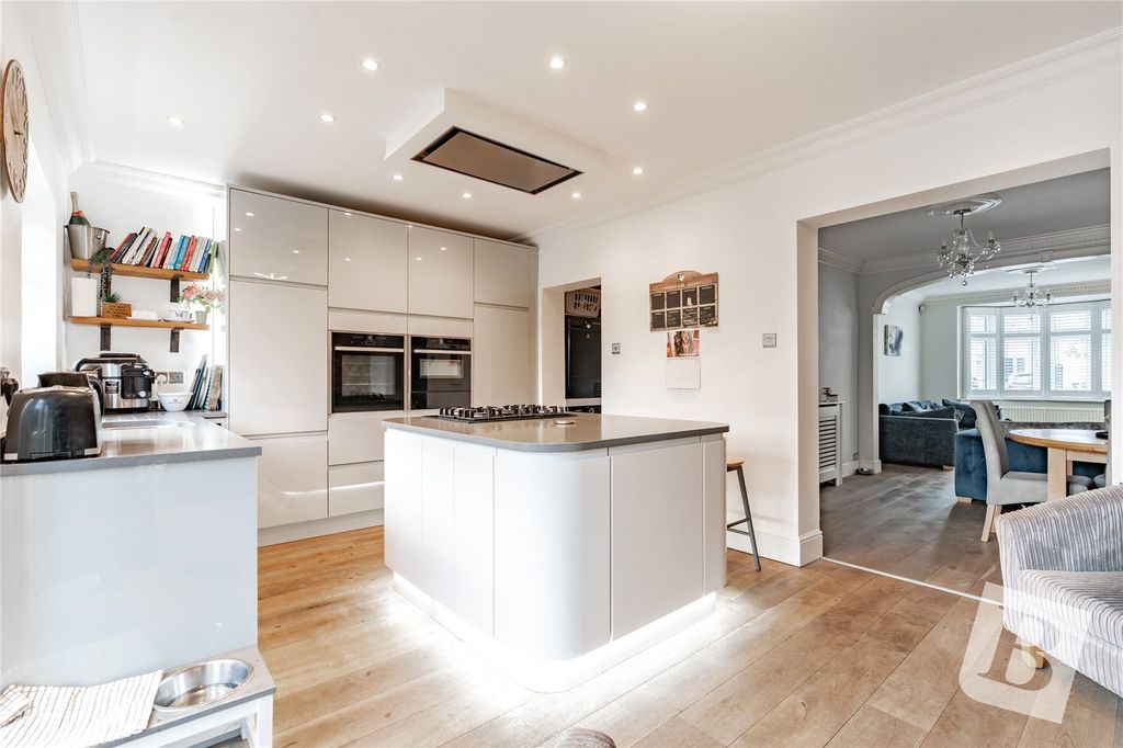 Property photo 2 of 18 Kitcchen