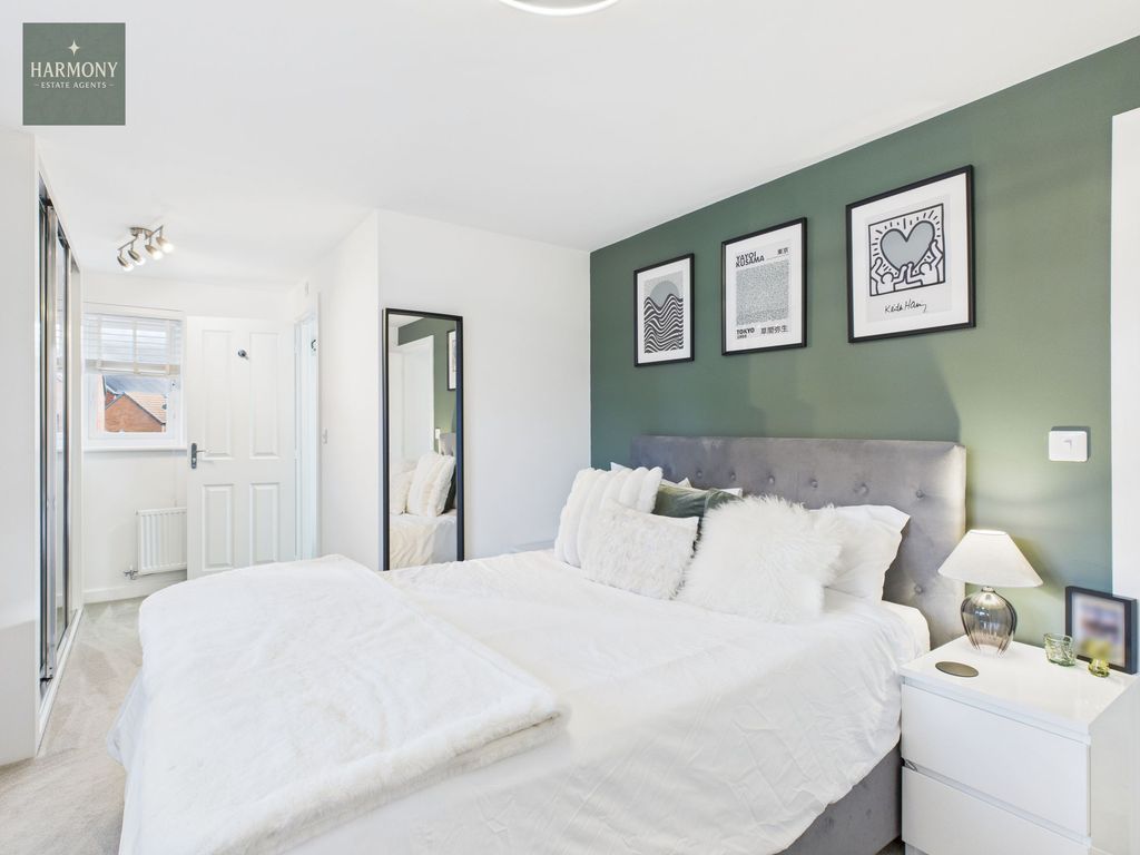 Property photo 2 of 25 Main Bedroom