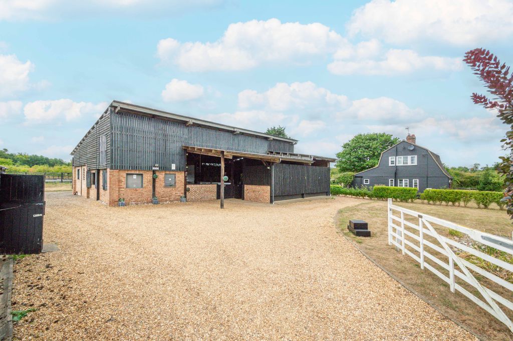 Property photo 2 of 20 Fairlands-32
