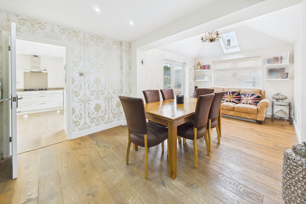 Property photo 3 of 28