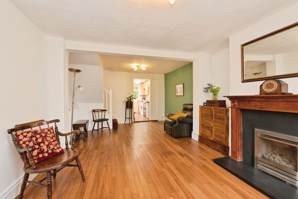 Property photo 2 of 20