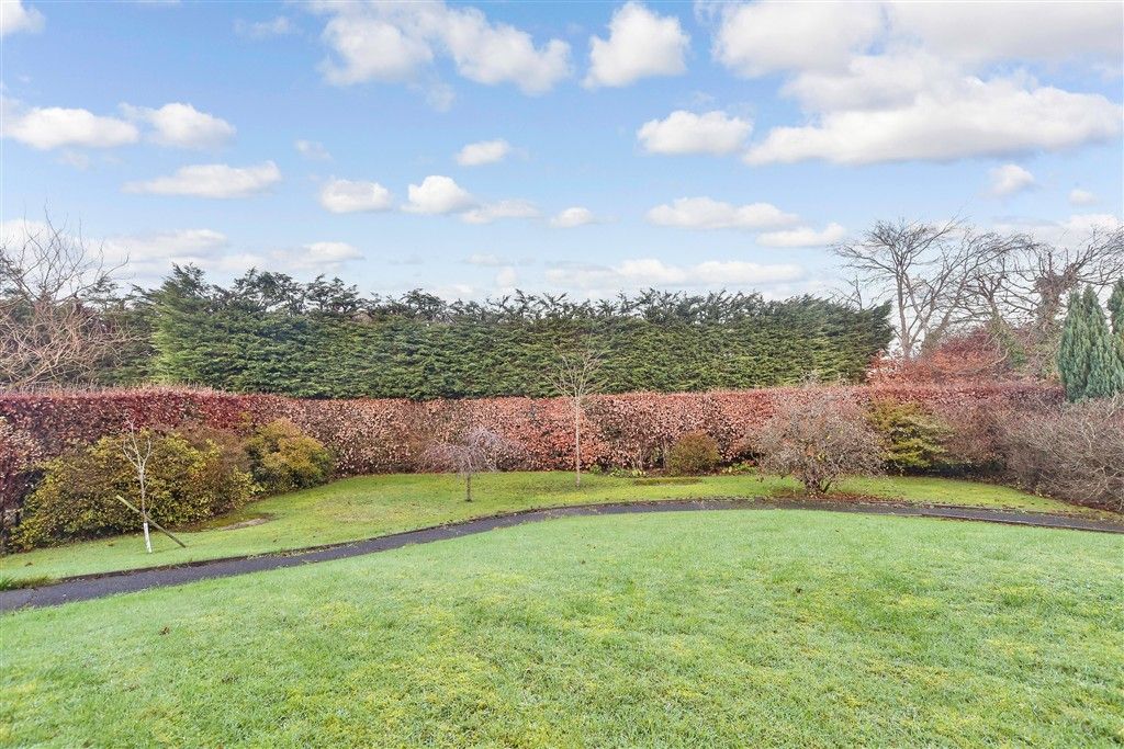 Property photo 1 of 7 Communal Gardens