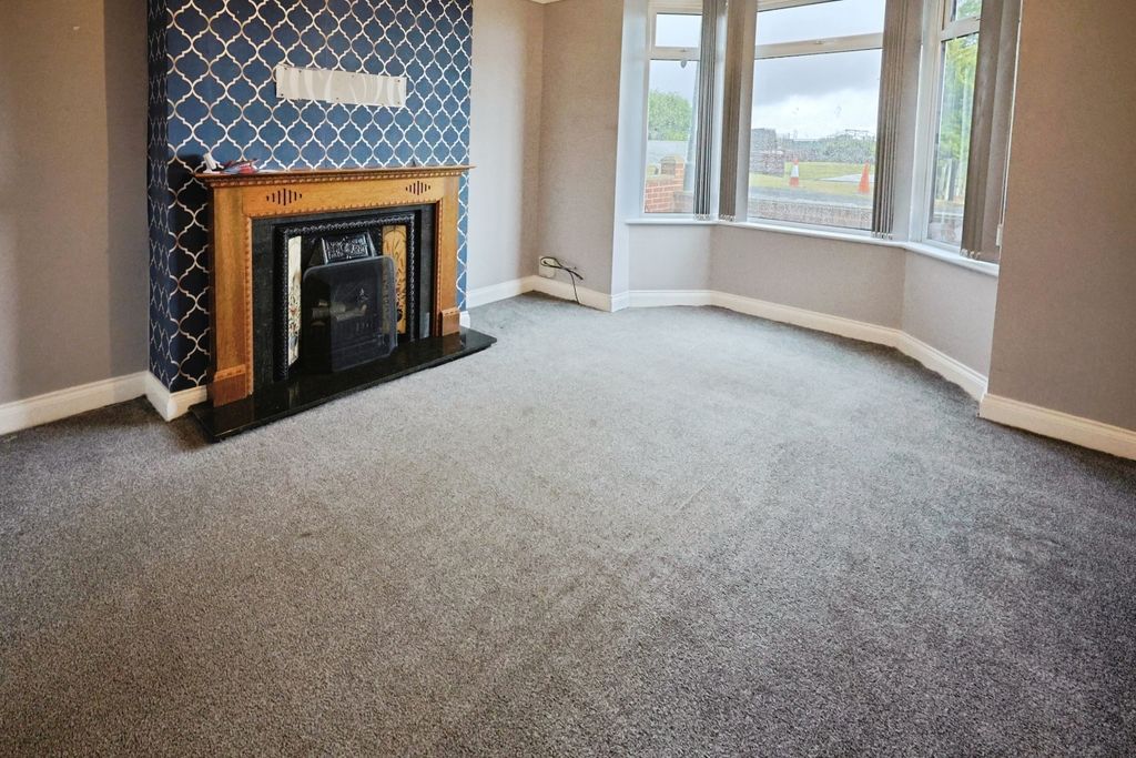 Property photo 2 of 8 Pbox-Img.Jpg