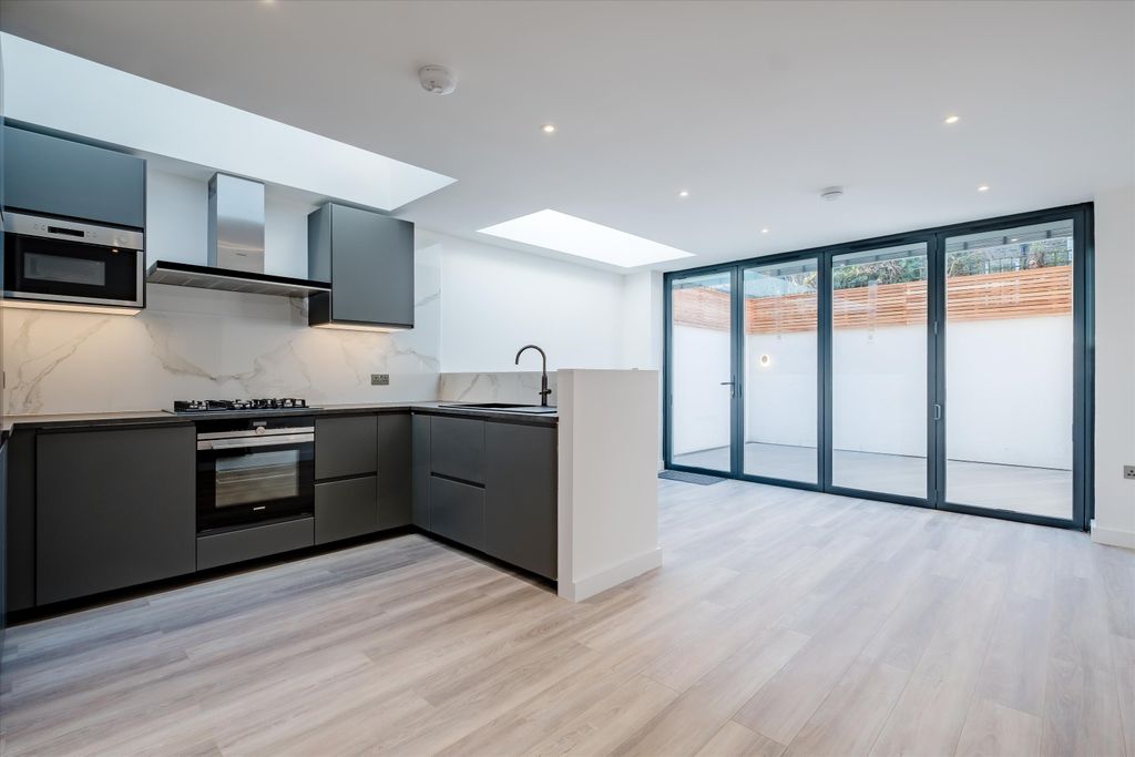 Property photo 1 of 19 Image