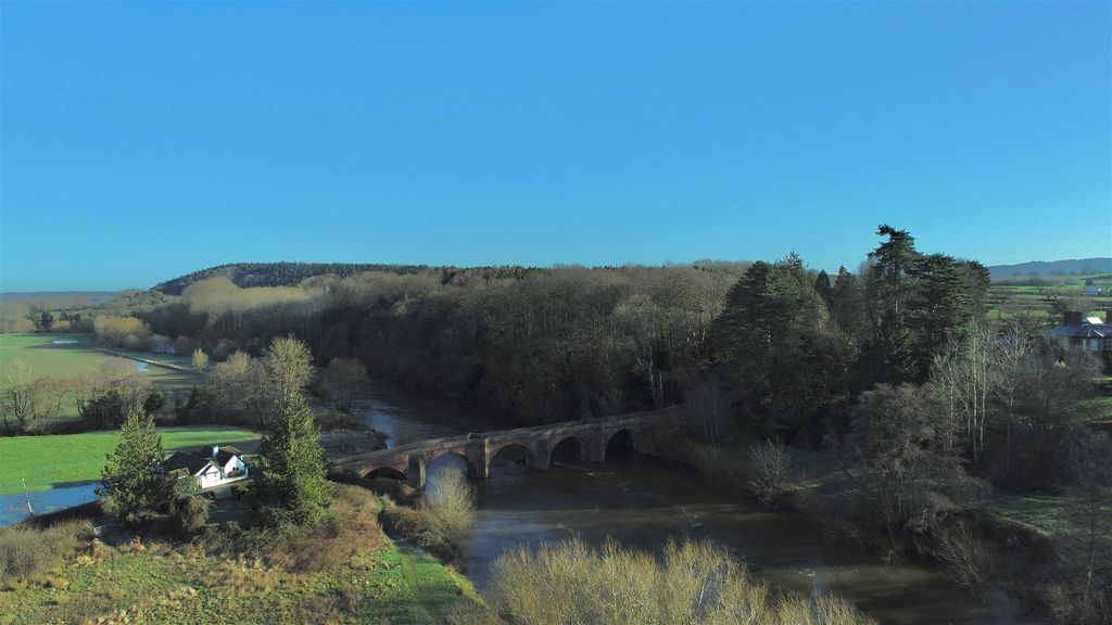 Property photo 3 of 23 6Ca01F9E-Ecdc-4A09-Ac0D-6Dbeb3823554_1_201_A.Jpeg