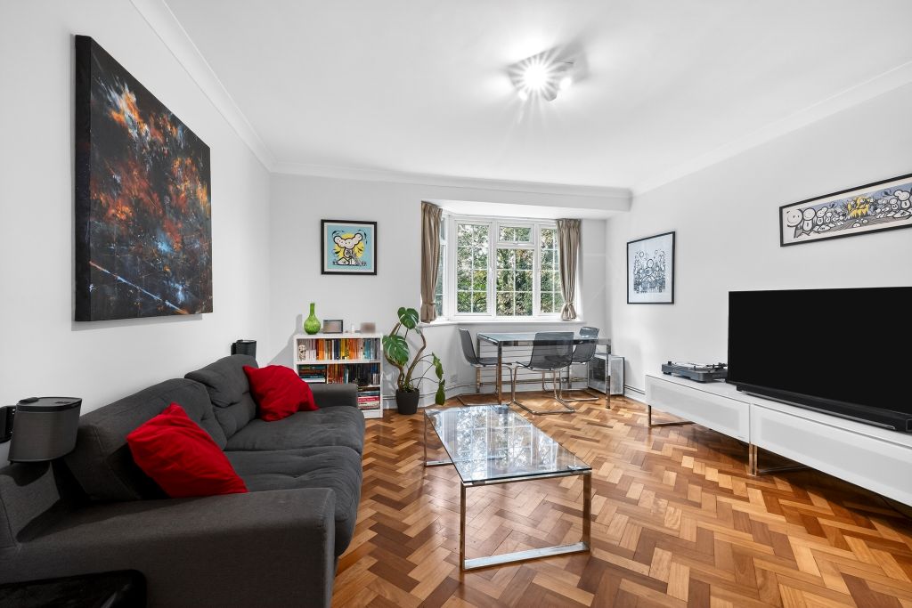 Property photo 1 of 18 Living Room