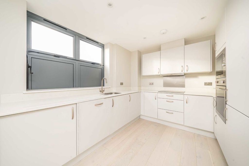 Property photo 3 of 9