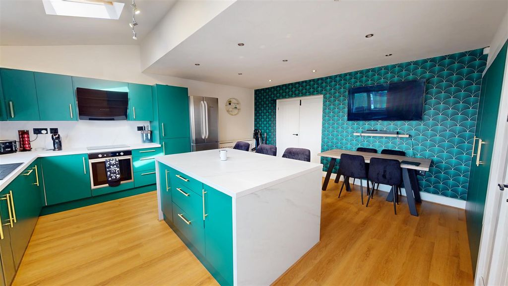 Property photo 2 of 20 Kitchen / Dining Room