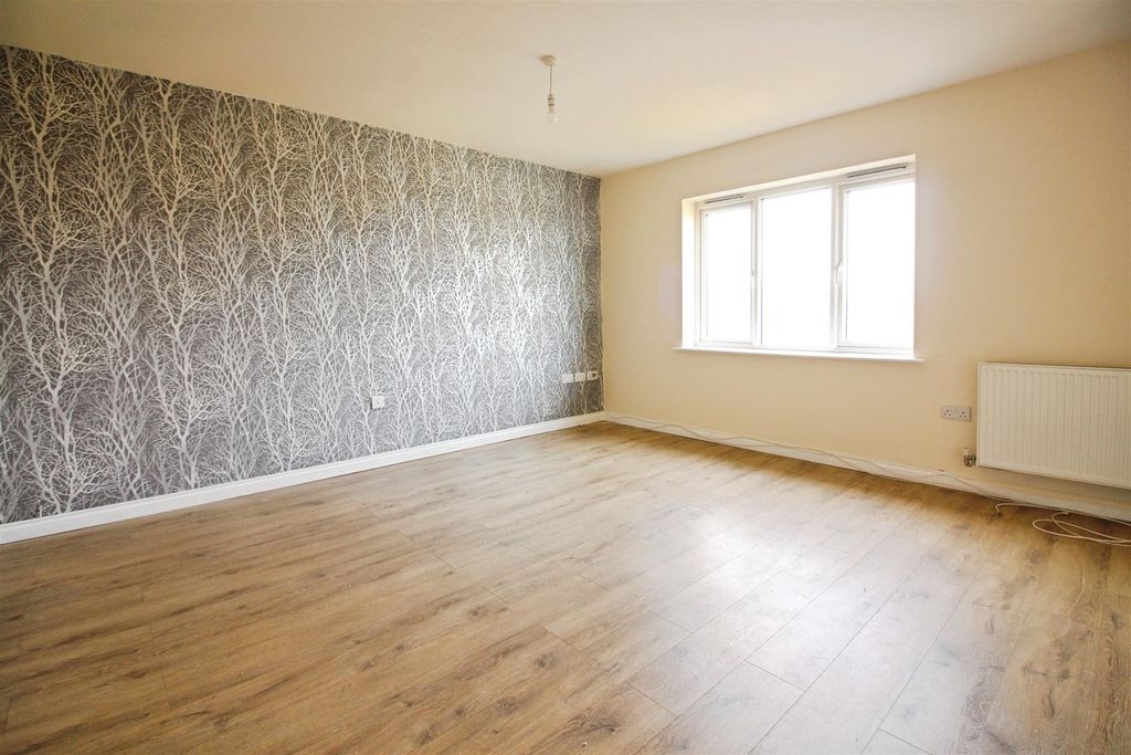 Property photo 2 of 10 Living Room