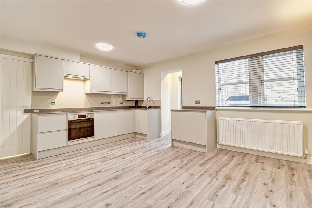 Property photo 2 of 11 Picture No. 12