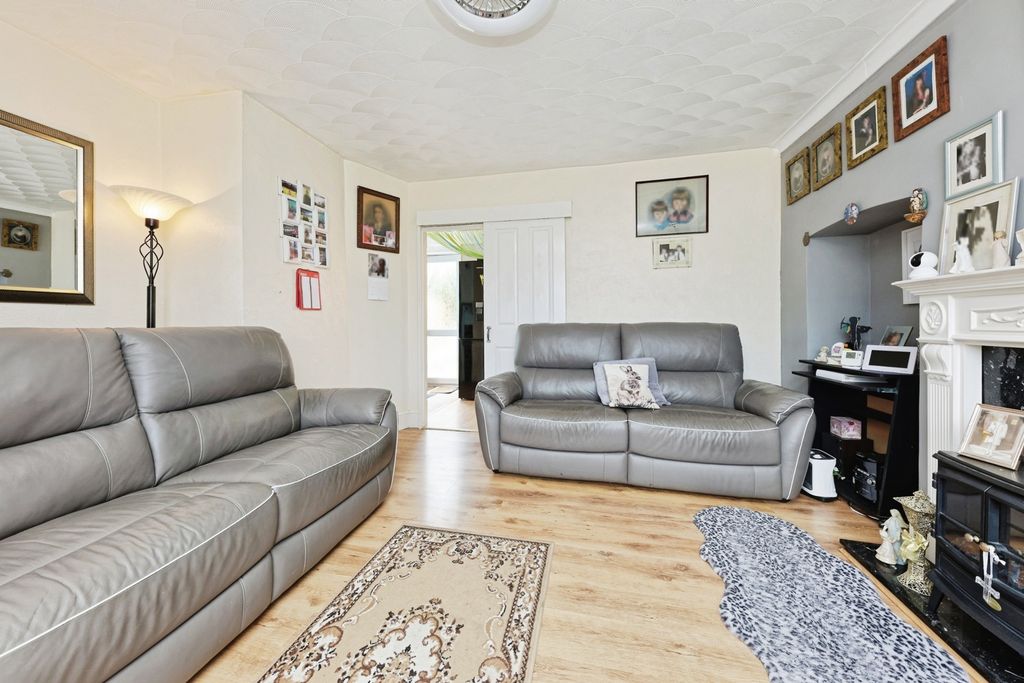 Property photo 2 of 18 Pbox-Img.Jpg
