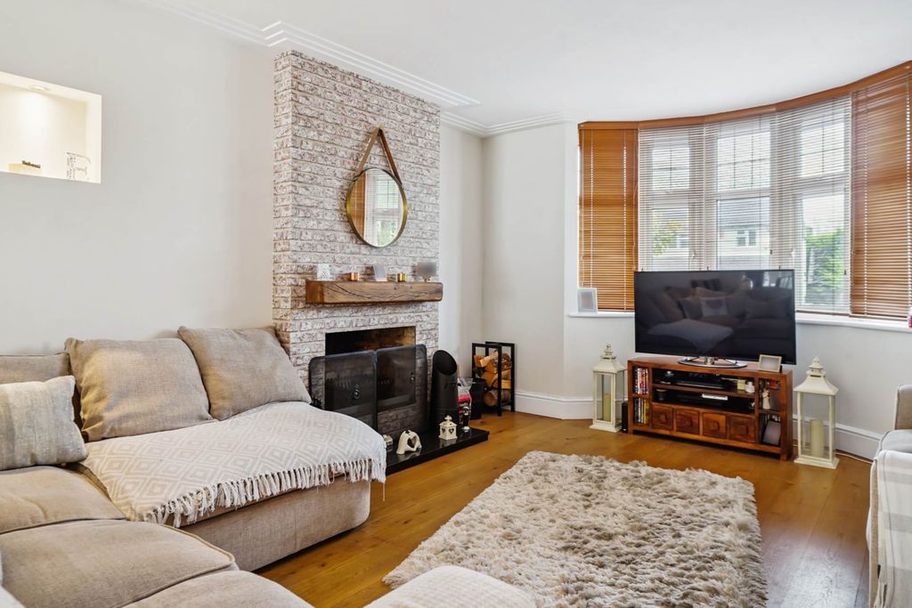 Property photo 2 of 19