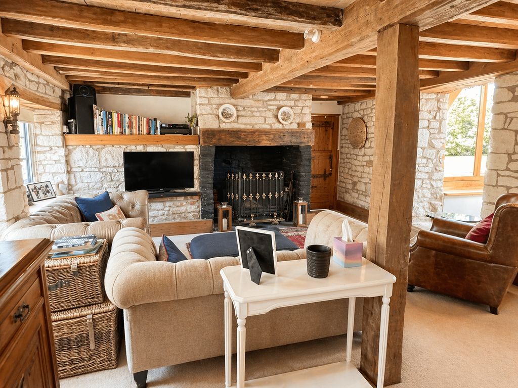 Property photo 3 of 20 Sitting Room