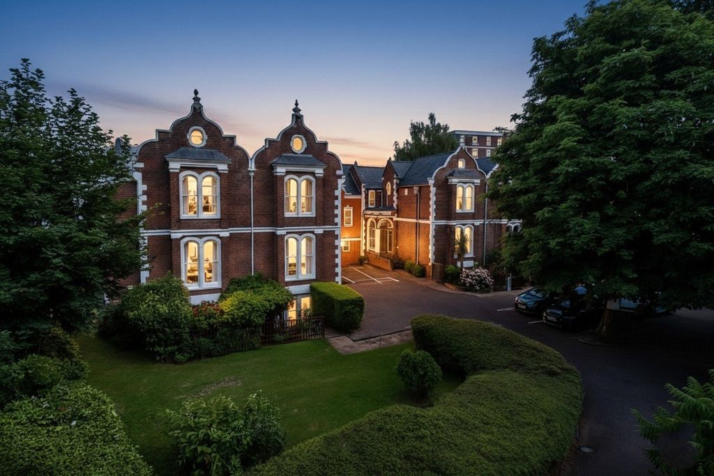 Property photo 1 of 9 External