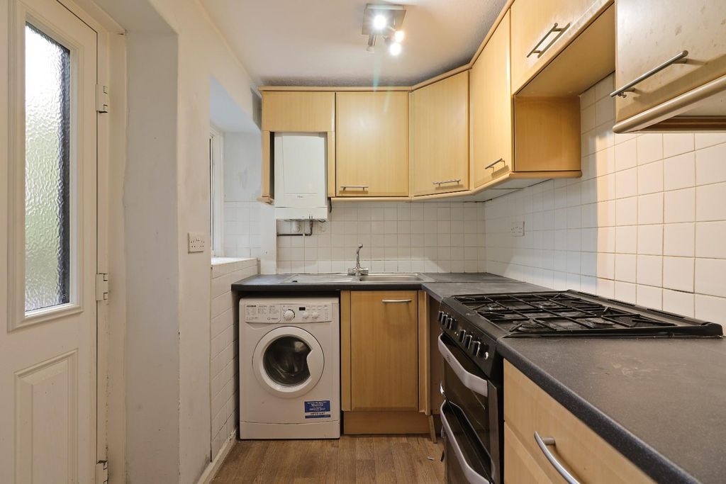 Property photo 2 of 25 Kitchen