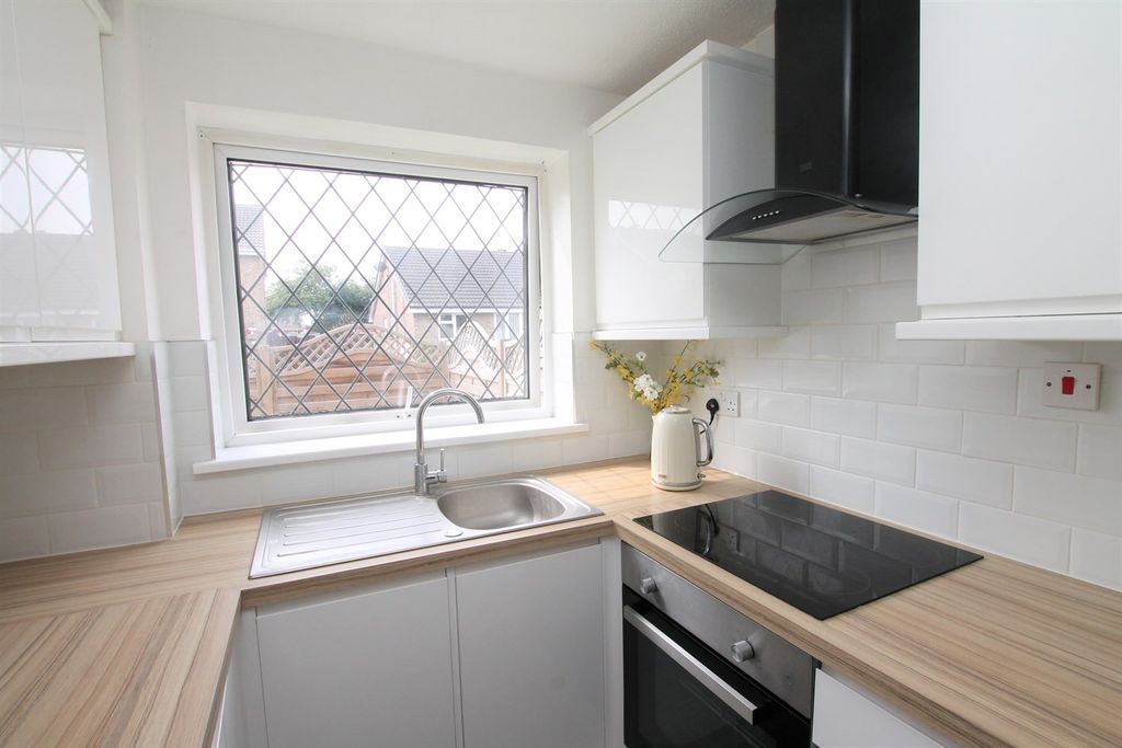 Property photo 2 of 11 Kitchen