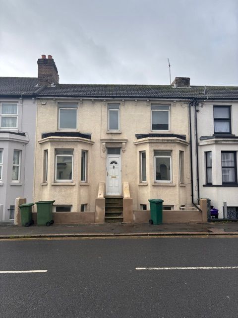 Property photo 1 of 10 3 Bed Terraced House To Rent Pavilion Road, Folkestone Ct19 5Rw