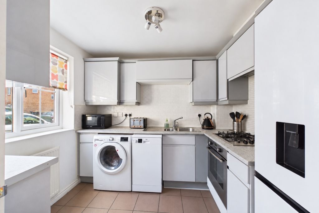 Property photo 3 of 12 Kitchen