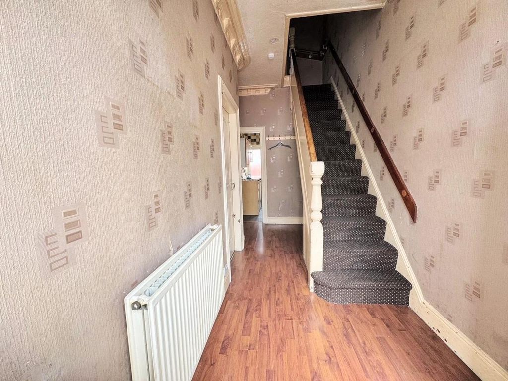 Property photo 2 of 12 Entrance Hall