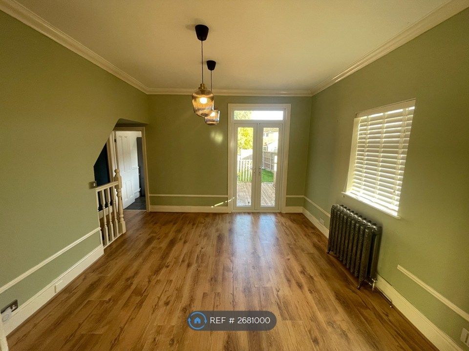 Property photo 3 of 10 Dining Area