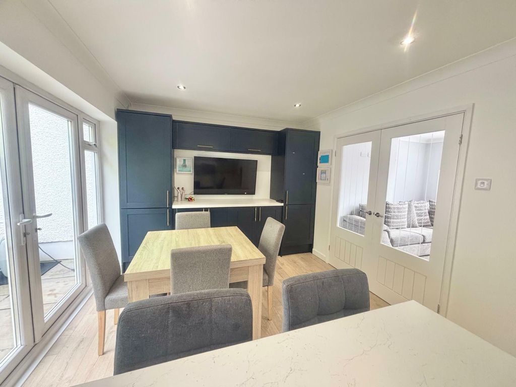 Property photo 3 of 34