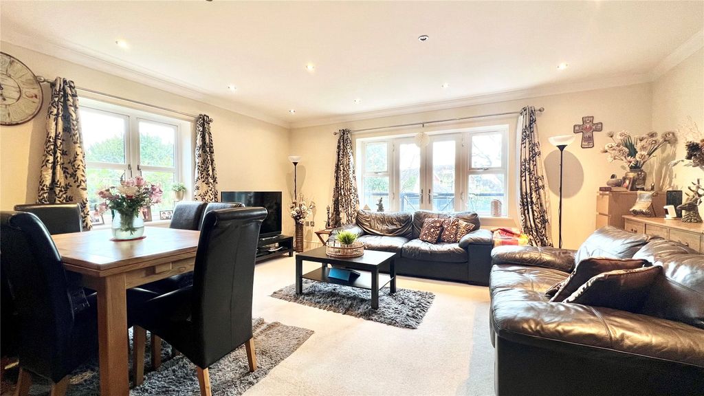 Property photo 2 of 7 Living/Dining Room