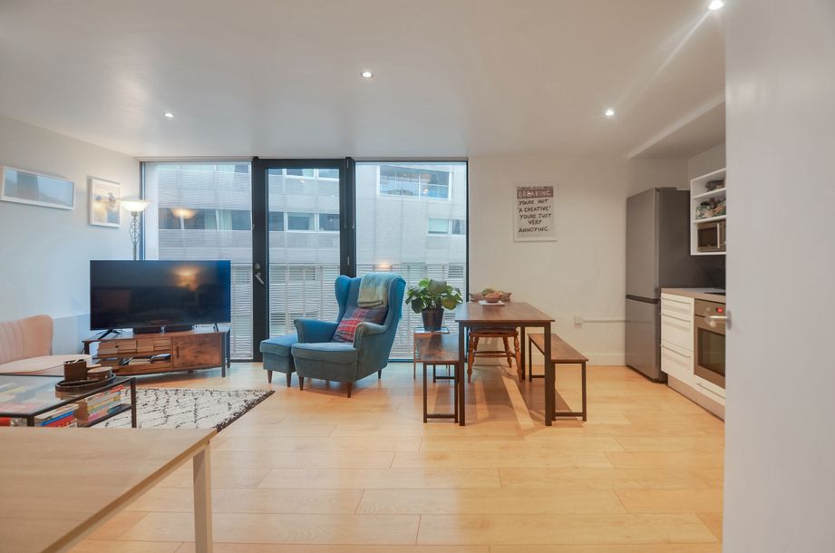 Property photo 3 of 21 Lounge Area (1).Jpg