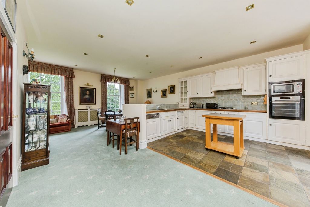 Property photo 3 of 17 Photo