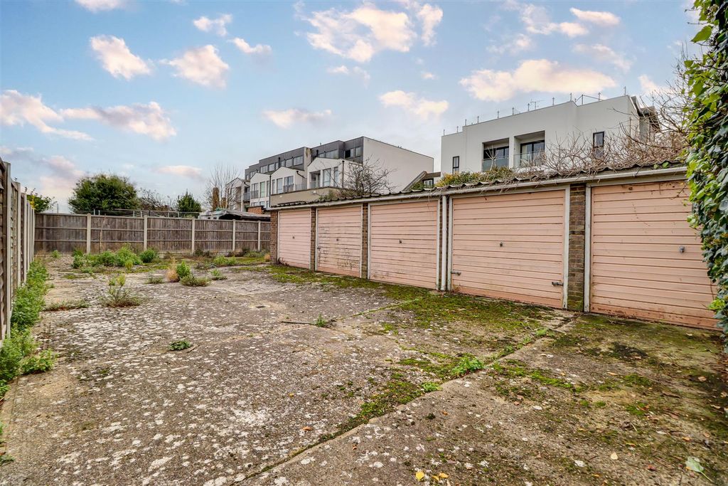 Property photo 2 of 11