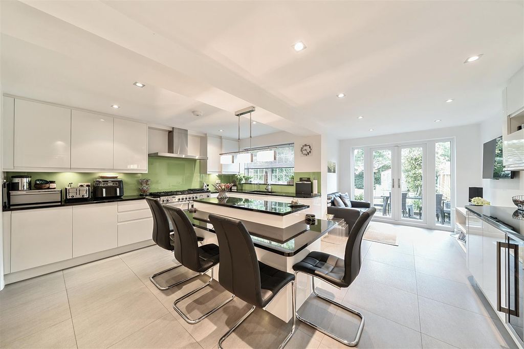 Property photo 2 of 21 Kitchen/Diner/Morning Room: