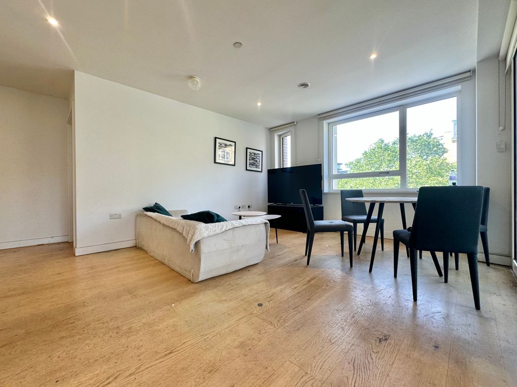 Property photo 2 of 27